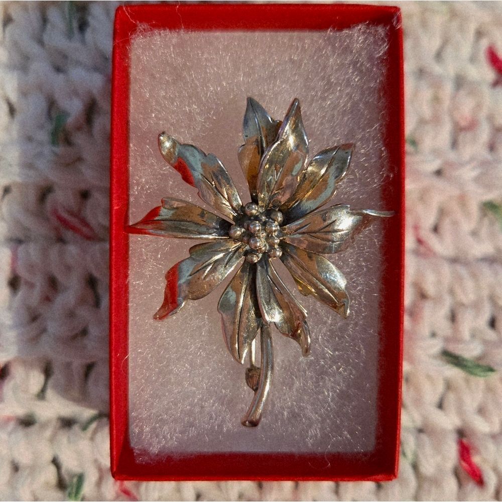 ❤️🎄🛍 VINTAGE SILVER SARAH COVENTRY POINSETTA CHRISTMAS BROOCH PIN